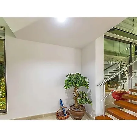 Sleeps 10 With Pool Air Con And Wifi