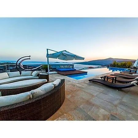Sleeps 10 With Pool Air Con And Wifi