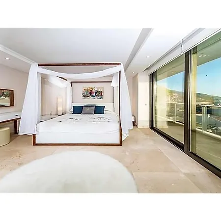 Sleeps 10 With Pool Air Con And Wifi