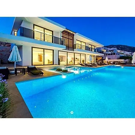 فيلة Sleeps 10 With Pool Air Con And Wifi