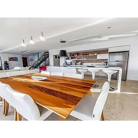 Sleeps 10 With Pool Air Con And Wifi * كالكان